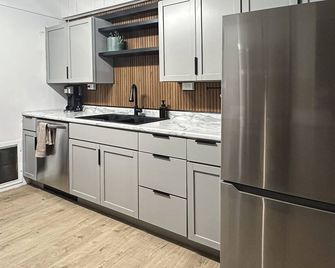 Cozy 2-bedroom A-Frame near the Lake - Manhattan - Kitchen