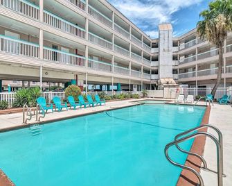 Balcony with Ocean View! North Beach 2nd-Floor Condo - Corpus Christi - Pool