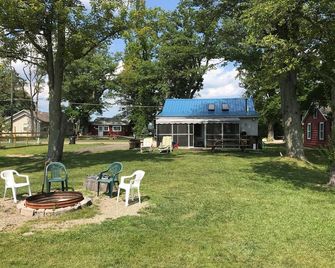 Angler's Cove - Family Friendly Lakefront Cottage - 핑크니 - 파티오