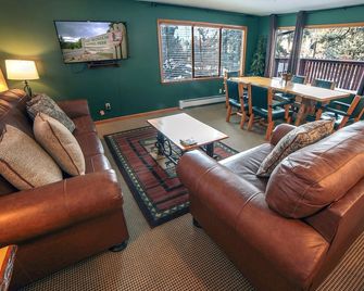 Three Bedroom with Spacious Living room, Dining Room, and Deck - Estes Park - Salon
