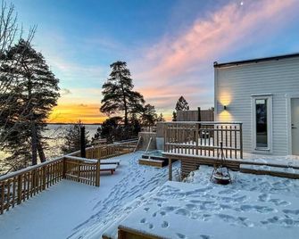 Lakefront Spa Villa with Hot Tub and Private Dock - Stockholm