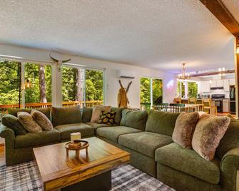 Packshack - Cozy Ski Cabin Mins From White Pass 2 Bedroom Home - Packwood - Phòng khách