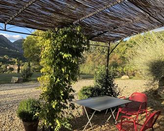 Charming, very quiet apartment overlooking the Ubrieux gorges! - Buis-les-Baronnies - Patio