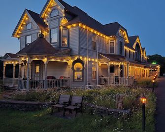 Albergo Allegria Hotel & Breakfast Restaurant - Windham - Budova