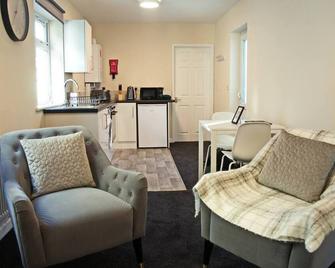 One Bedroom Flat, Clacton-On-Sea - Clacton-on-Sea - Living room