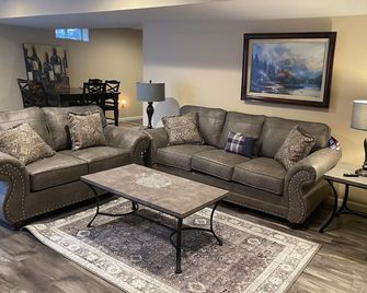 Basement apartment minutes from historic Harpers Ferry - Charles Town - Wohnzimmer