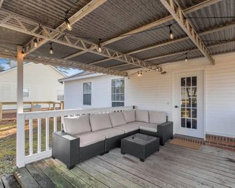 Renovated, Dog Friendly, Fenced Yard, Game Rm - Dothan - Balkón