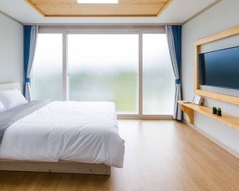 Donnaeko Pension - Seogwipo - Bedroom