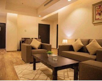 Mabet Al Tahlia Serviced Apartments - Jeddah - Living room