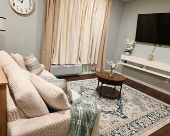 Valclyde Cozy Suite-Sleeps 4-Downtown Mpls - Minneapolis - Sala