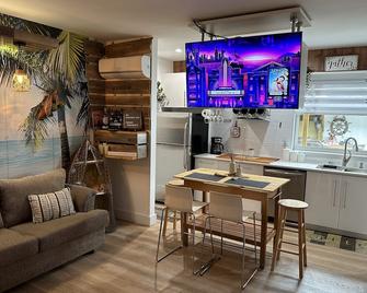 Studio Apartment 5 minutes from beach - St. Petersburg - Restoran