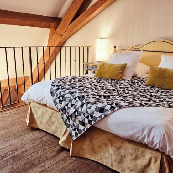 Hostellerie de la Tour d'Auxois image 1