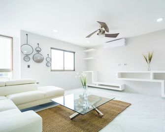 Palmarena Rooms and Residences - Long Stay Comfort with Parking, Sauna, Gym and Pool (Steps from 5th Avenue) - Playa del Carmen