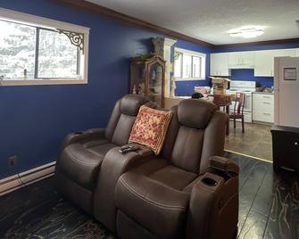 Ski Chalet in the Alpine Village Mountain Washington - Courtenay - Living room