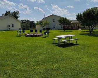 New! Village Of Hope - Cabin #10 - Ava - Patio