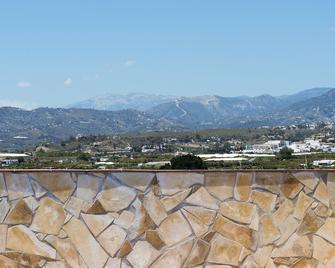 Hotel Toboso Chaparil - נרחה - מרפסת