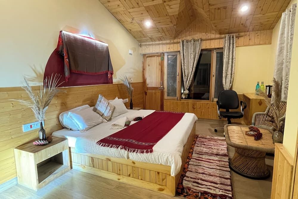 Mountain Water Stream,Cozy Retreat amongst Devdar Trees in charming Naggar - Naggar - Habitación