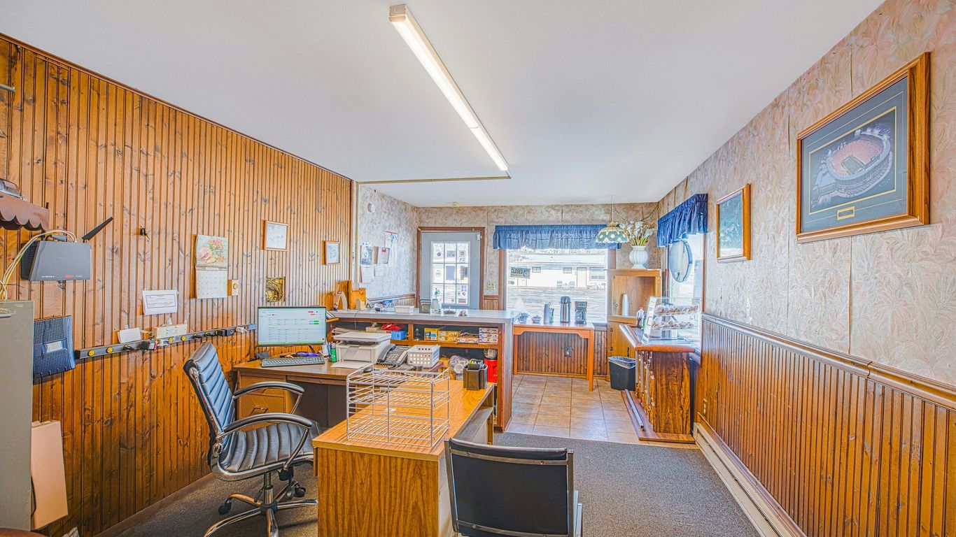 Love Hotels Tomahawk By OYO At Lake Mohawksin Wi