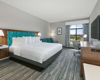 Hampton Inn Santa Cruz - סנטה קרוז - חדר שינה