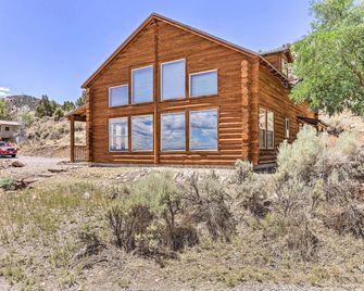 Pioche Family Cabin w/ View - Walk to Main St! - 피오세 - 건물