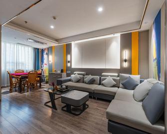 Greentree Inn Meizhou Meijiang District Wanda Plaza Hotel - Meizhou - Living room