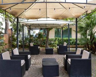 Hotel Villa Merope - Rimini - Patio