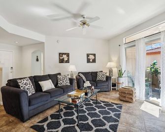 Beautiful Pointe Resort Condo At Tapatio Cliffs - Phoenix North Mountain - Phoenix - Sala de estar