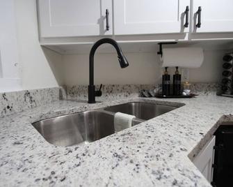 #1 Cottage in Old Town Burleson walk to entertainment & restaurants-Free parking - Burleson - Keuken
