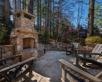 Mountain Gem I Pet Friendly Luxury Cottage in Cheshire Village - Black Mountain - Patio