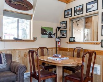 Raven's Heart - West Yellowstone - Comedor