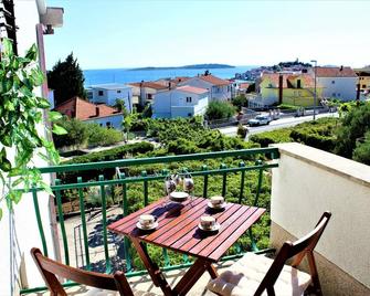 Apartments with a parking space Primosten - 15499 - Primosten - Balcone