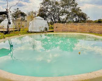 Glamping Xochitepec - Xochitepec - Alberca