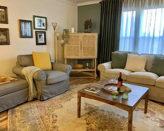 Full furnished 2 bedrooms townhouse apartment at midtown Sacramento, California. - Sacramento - Sala de estar