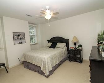 Spacious home in peaceful neighborhood - Jamestown - Habitación