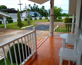 Janrapat Resort - Bang Kung - Balcón