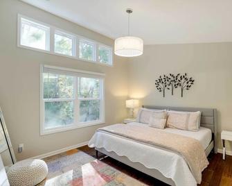 Luxe Mountain Home Near Ridgecrest and Asheville! - Black Mountain - Bedroom