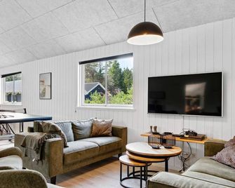 5 Star Holiday Home in Frederiksvaerk - Frederiksværk - Sala de estar