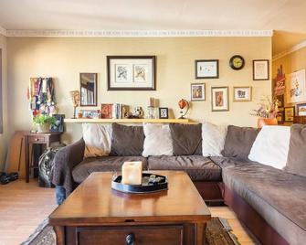 Cozy 2 Bedroom-2 Full Bath Condo;art District Dtsa - Santa Ana - Living room