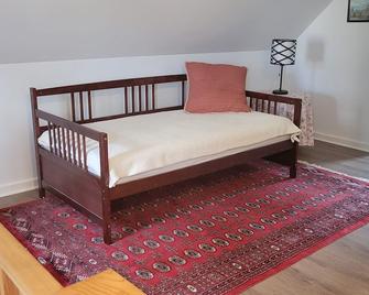 Quiet spacious 2 story lodge for private party - Killaloe - Sala de estar