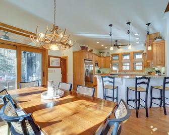 Sapphire Vacation Rental 1 Mi to Whisper Lake! - Sapphire - Comedor