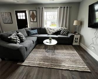 956 Olympia Drive Brand New Mason Home with Luxurious Finishes - Mason - Living room
