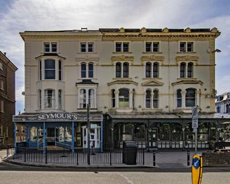 Montague House Apartments - Llandudno - Building