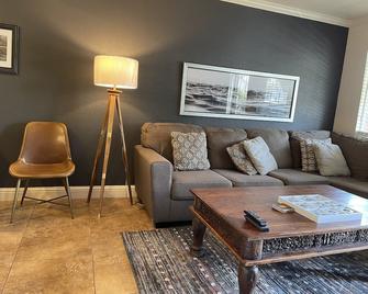 Entire Fresno/Clovis 2 bedroom bungalow - Clovis - Living room