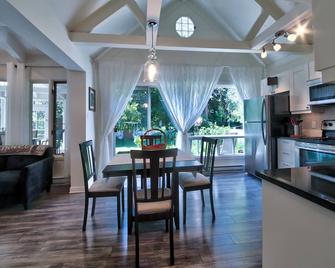 Chalet Sur Le Lac, A Quelques Pas Du Lac St-Louis - Dorval - Essbereich