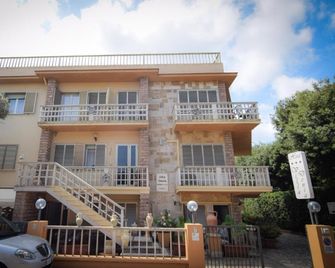 Hotel Villa Denia - San Vincenzo - Building