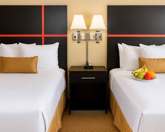Chaparral Motor Inn - Burlington - Bedroom