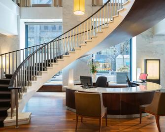 The Westin Michigan Avenue Chicago - Chicago - Receptionist
