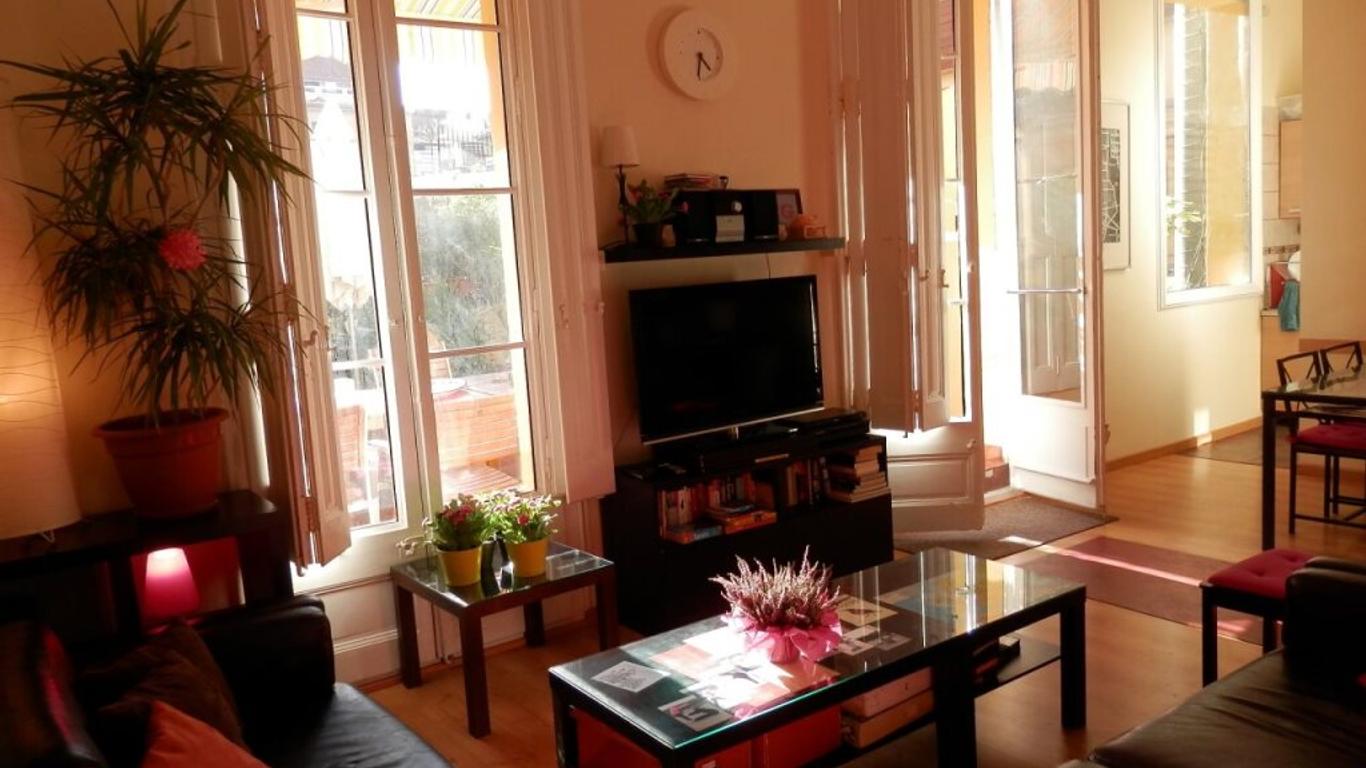 Barcelona Central Garden Hostal