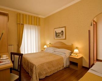 Hotel Siviglia - פיוג'י - חדר שינה