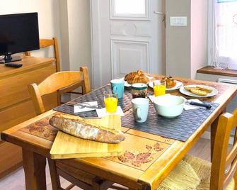 Comfortable apartment 100 meters from the thermal baths - Bourbonne-les-bains - Salle à manger